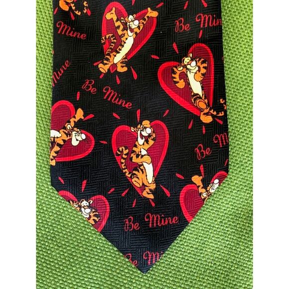 Men's DISNEY Tigger "Be Mine" Necktie - Picture 2 of 4